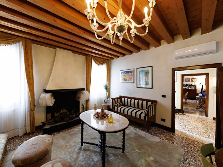 Immagine 7 di Palazzo in vendita  in VIA MONACHE a Este