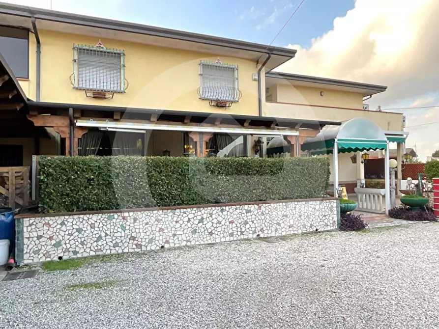 Immagine 13 di Palazzo in vendita  a Camposampiero