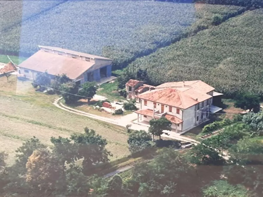 Immagine 1 di Villa in vendita  a Volta Mantovana