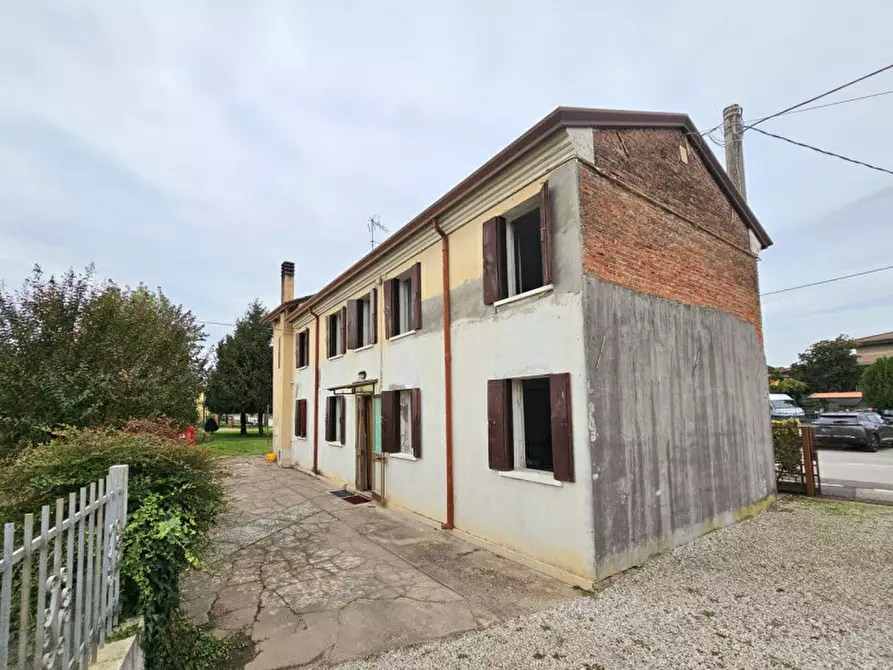 Immagine 1 di Casa indipendente in vendita  in VIA SERRAGLI a Piacenza D'adige