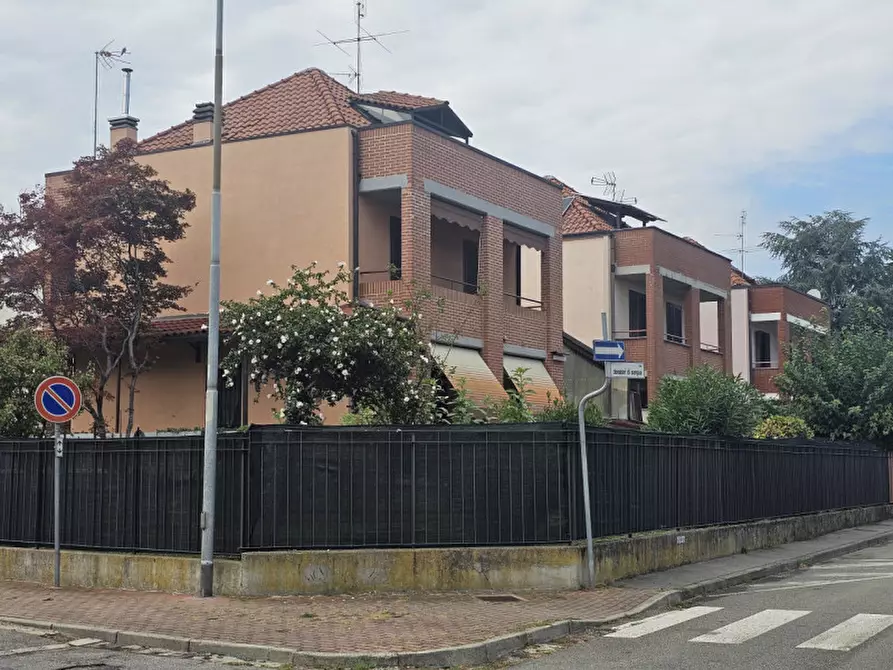 Immagine 1 di Villa in vendita  in via della Resistenza 2 a Liscate