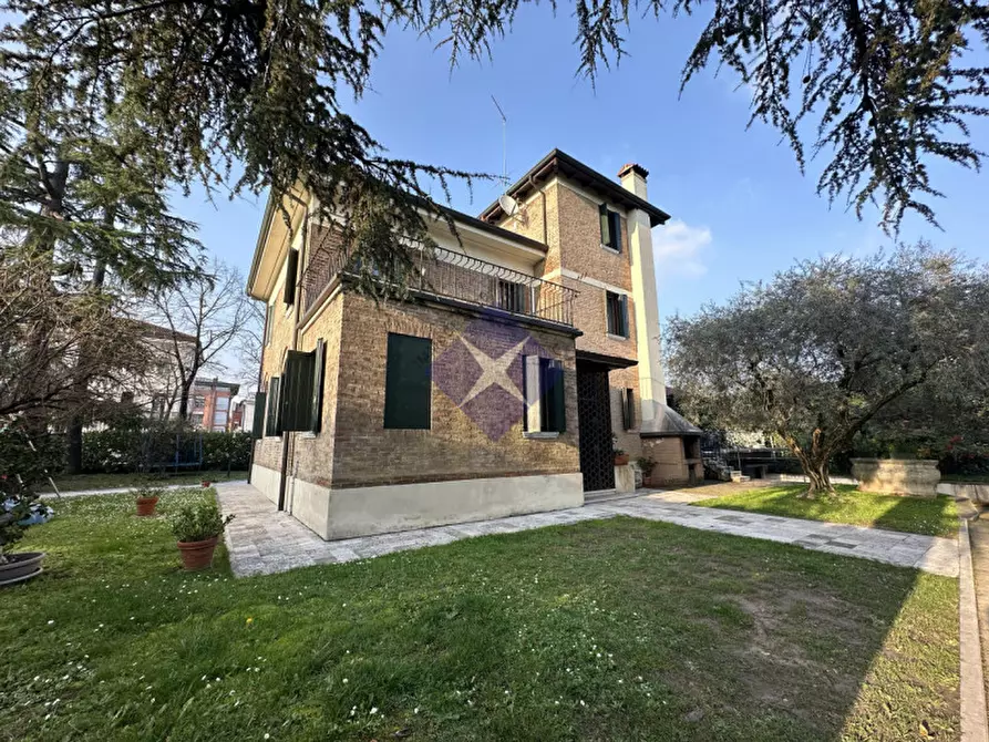 Immagine 1 di Villa in vendita  a Treviso