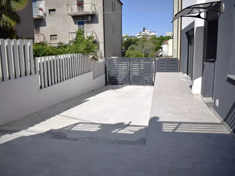 Immagine 14 di Appartamento in vendita  in VIA MONTE VELINO a Pescara