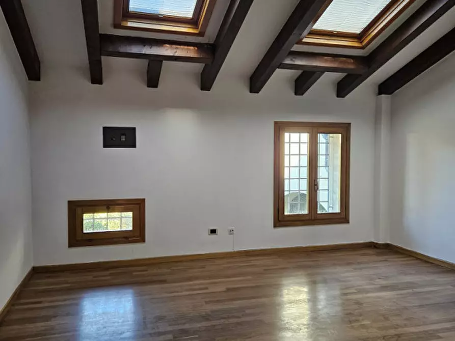 Immagine 8 di Ufficio in affitto  in piazza Giorgione a Castelfranco Veneto