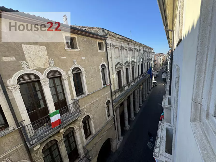 Immagine 1 di Attico in vendita  in Galleria Porti 7 a Vicenza
