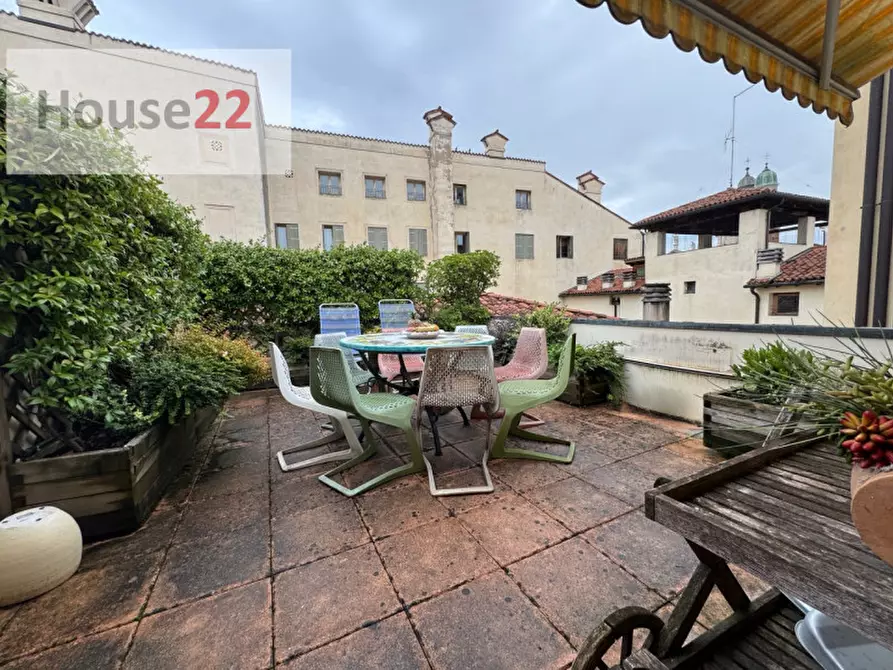 Immagine 2 di Attico in vendita  in Galleria Porti 7 a Vicenza