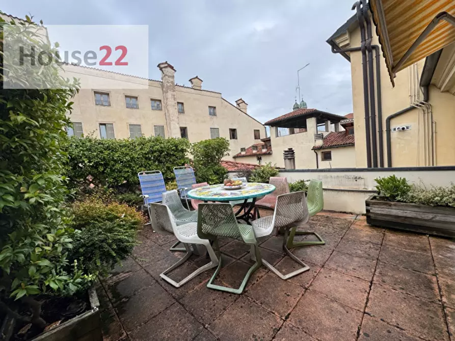 Immagine 3 di Attico in vendita  in Galleria Porti 7 a Vicenza