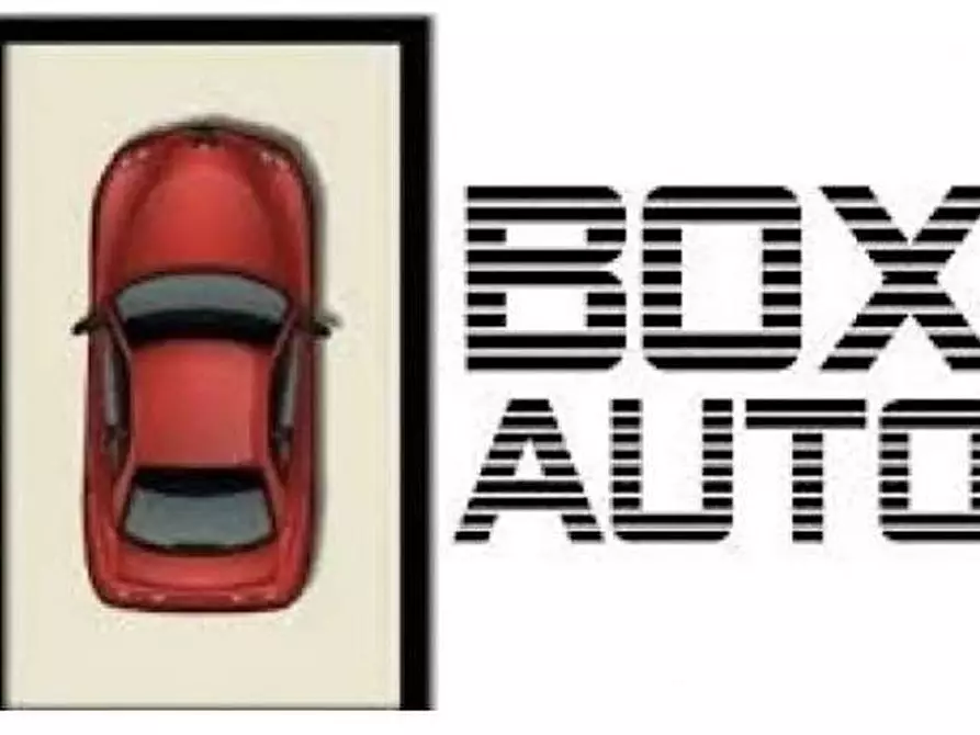 Immagine 1 di Garage in vendita  in VIA DE CHIRICO a Monza