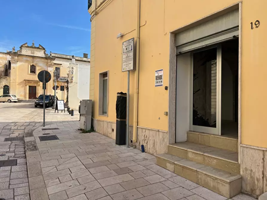 Immagine 1 di Negozio in vendita  in Piazza San Pietro a Casarano