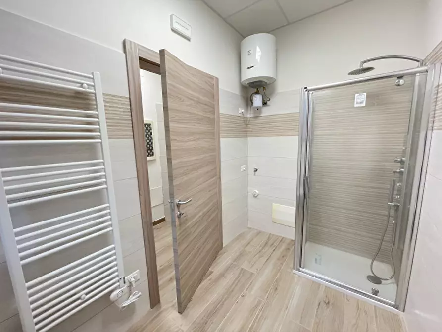 Immagine 6 di Ufficio in vendita  a Suzzara