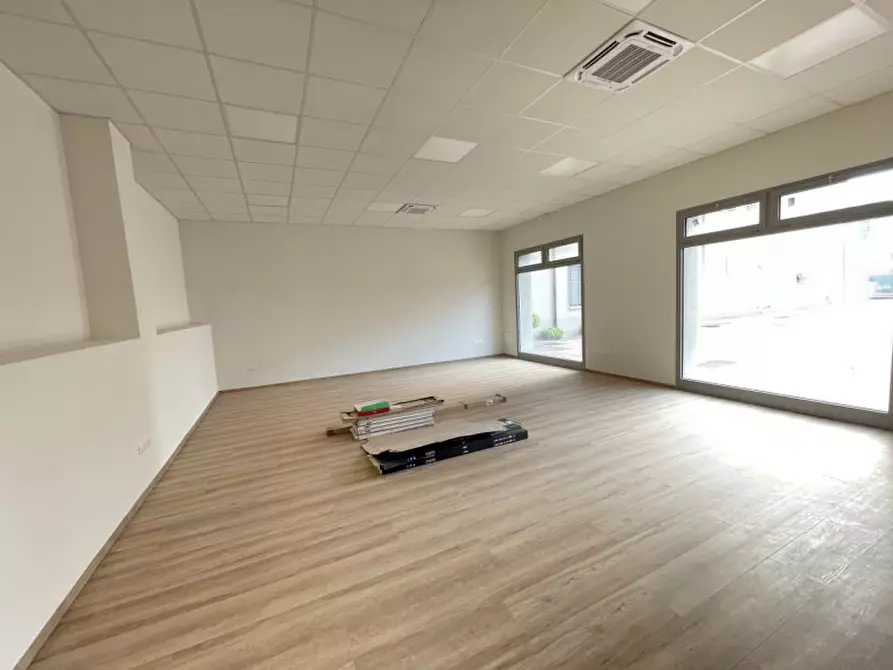 Immagine 7 di Ufficio in vendita  a Suzzara