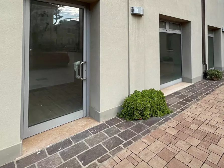 Immagine 13 di Ufficio in vendita  a Suzzara