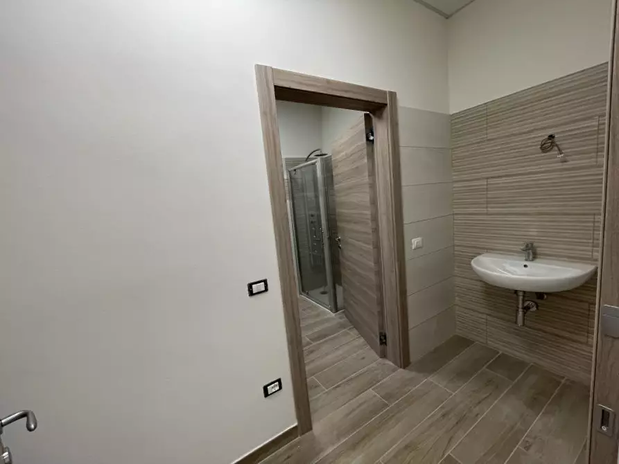 Immagine 20 di Ufficio in vendita  a Suzzara