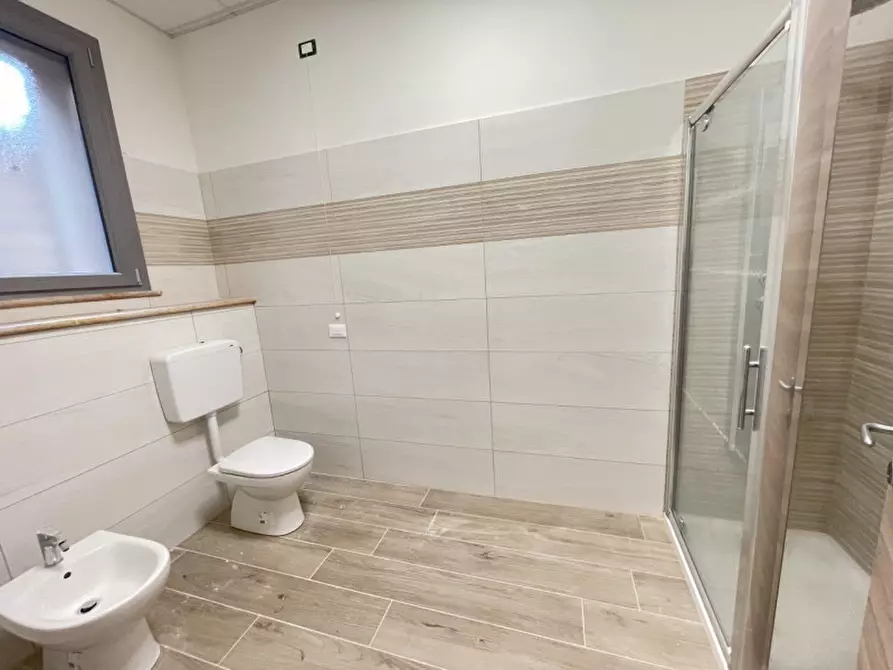 Immagine 21 di Ufficio in vendita  a Suzzara