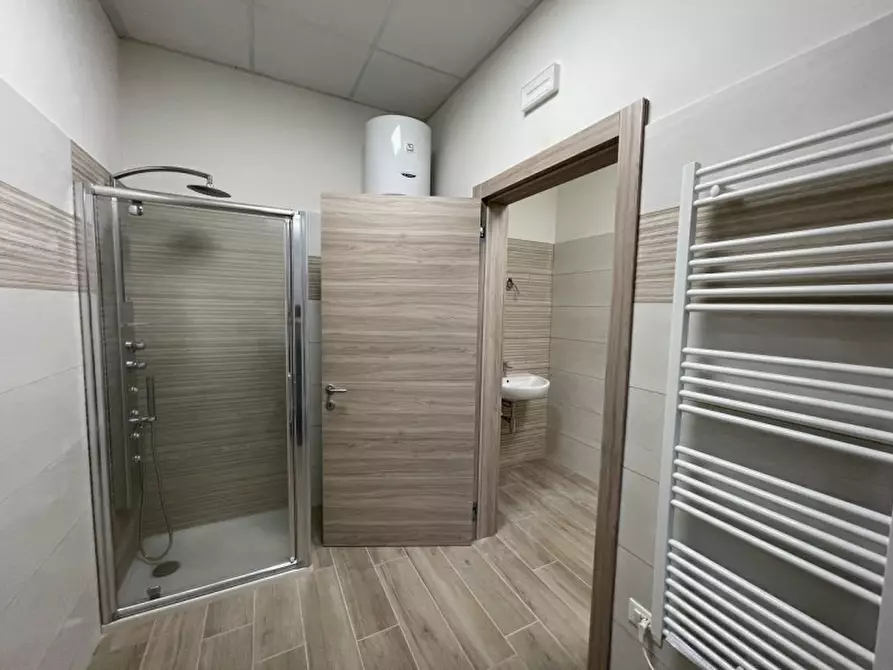 Immagine 22 di Ufficio in vendita  a Suzzara