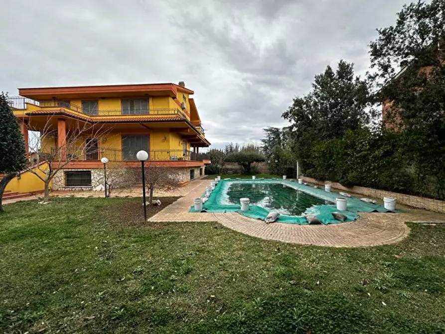 Immagine 1 di Villa in vendita  in VIA DEL PODERE DI S. GIUSTO a Roma