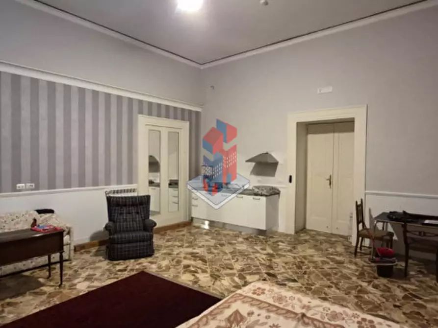 Immagine 3 di Camera in affitto  in PIAZZA DANTE (ad. Museo Nazionale e Galleria Principe di Napoli) a Napoli