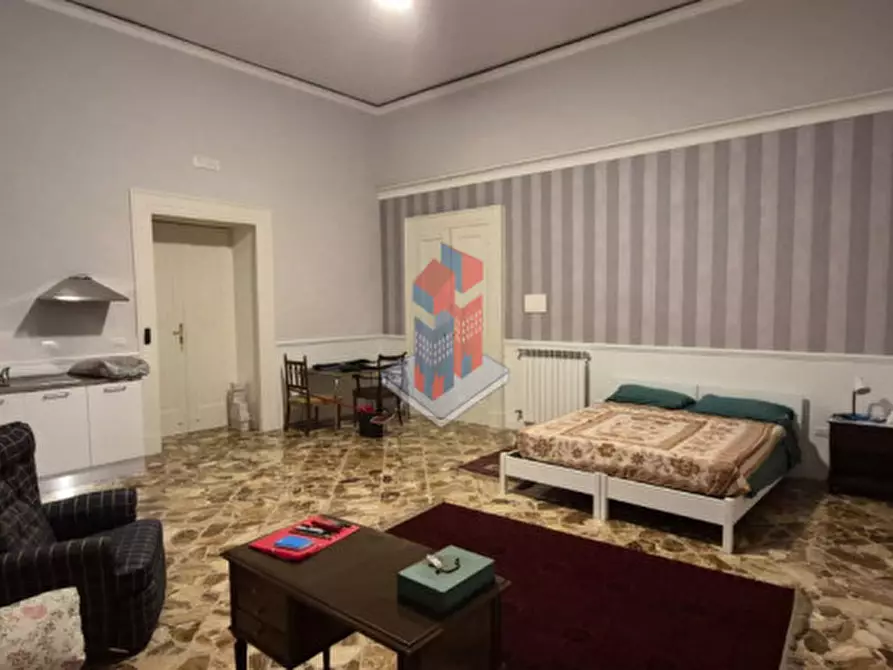 Immagine 4 di Camera in affitto  in PIAZZA DANTE (ad. Museo Nazionale e Galleria Principe di Napoli) a Napoli