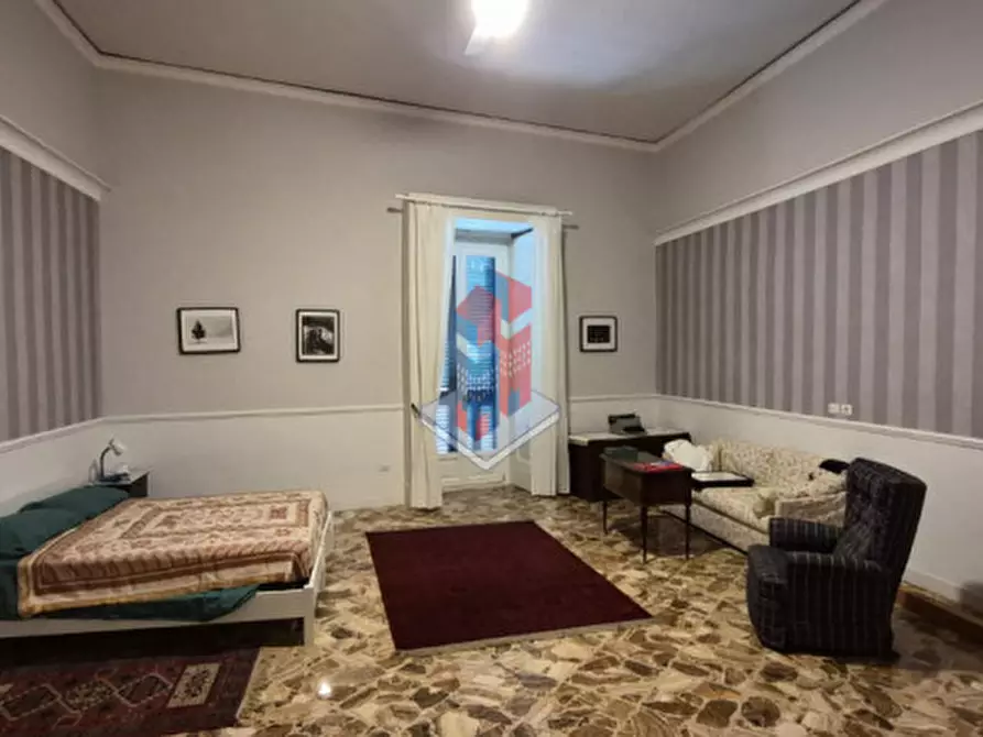 Immagine 5 di Camera in affitto  in PIAZZA DANTE (ad. Museo Nazionale e Galleria Principe di Napoli) a Napoli