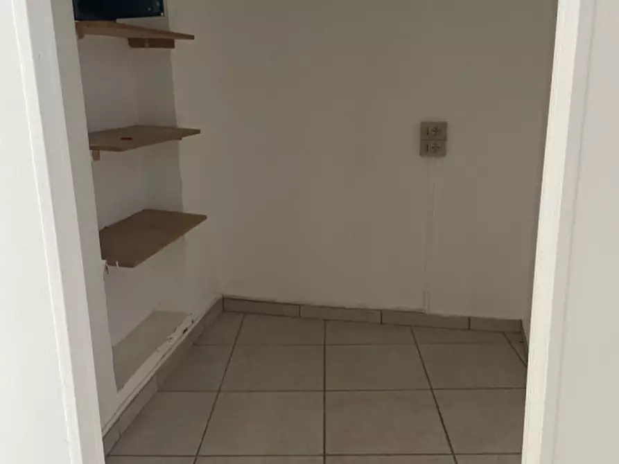 Immagine 5 di Negozio in vendita  in Via Paoli a Padova