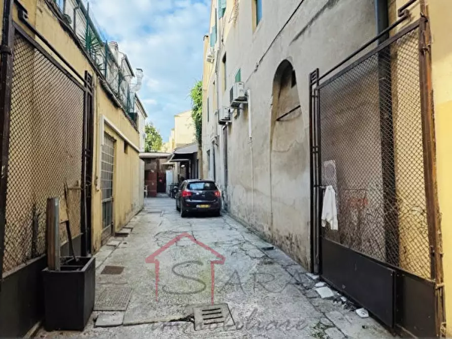 Immagine 13 di Garage in vendita  in Riviera Mussato a Padova