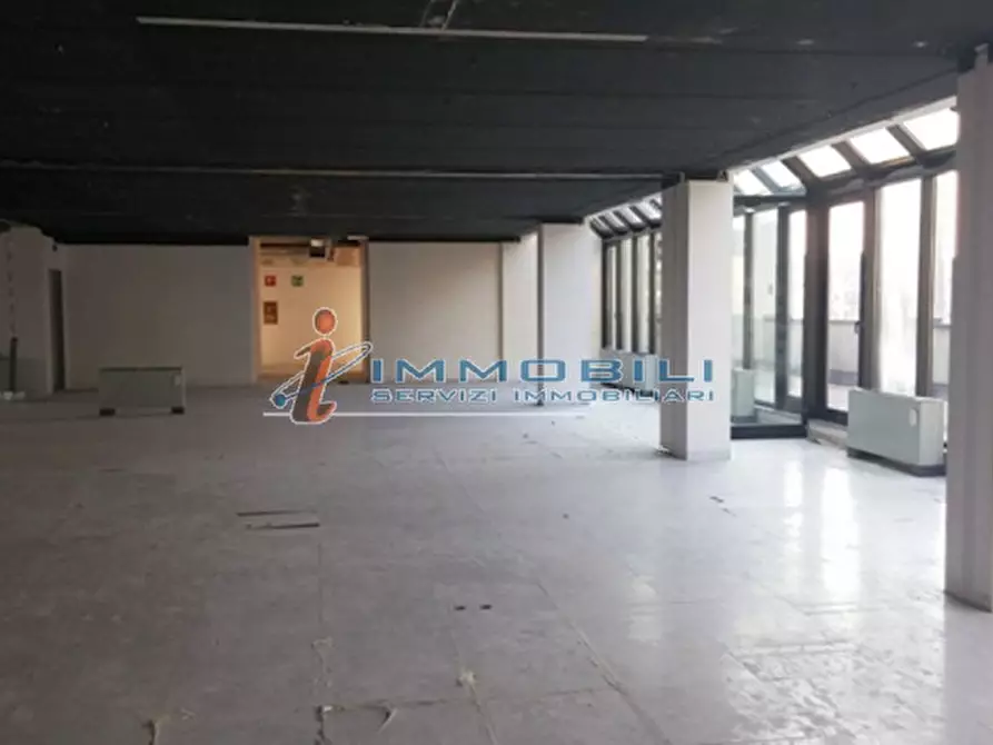 Immagine 21 di Ufficio in affitto  in VIA SILE a Milano