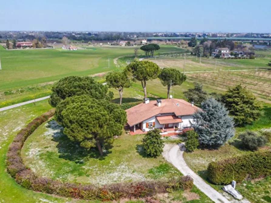 Immagine 1 di Villa in vendita  a Cesena