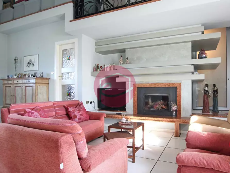 Immagine 8 di Villa in vendita  a Cesena