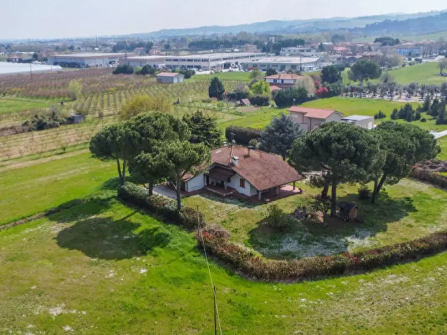 Immagine 38 di Villa in vendita  a Cesena