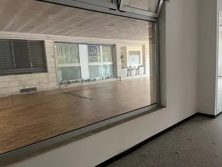 Immagine 4 di Negozio in vendita  in Piazza Del Mercato, 2 a Brendola