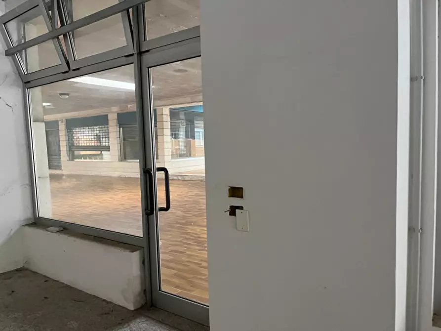 Immagine 5 di Negozio in vendita  in Piazza Del Mercato, 2 a Brendola
