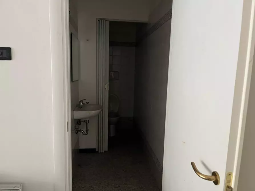 Immagine 6 di Negozio in vendita  in Piazza Del Mercato, 2 a Brendola