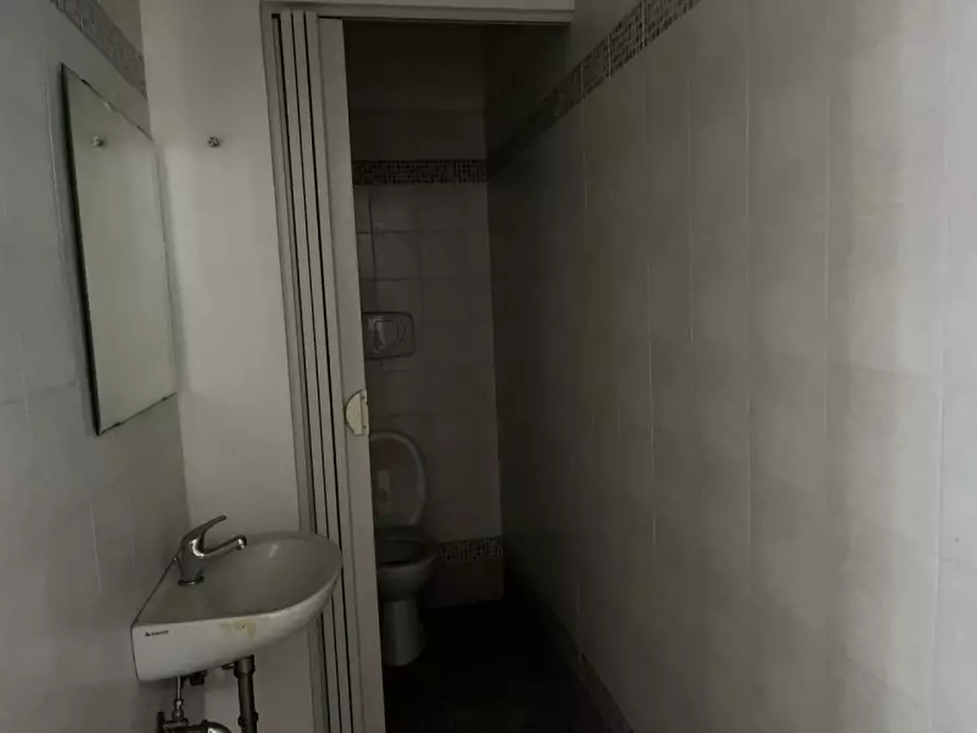 Immagine 7 di Negozio in vendita  in Piazza Del Mercato, 2 a Brendola