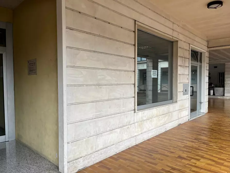 Immagine 8 di Negozio in vendita  in Piazza Del Mercato, 2 a Brendola
