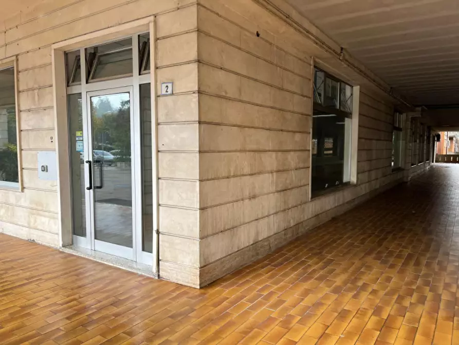 Immagine 9 di Negozio in vendita  in Piazza Del Mercato, 2 a Brendola