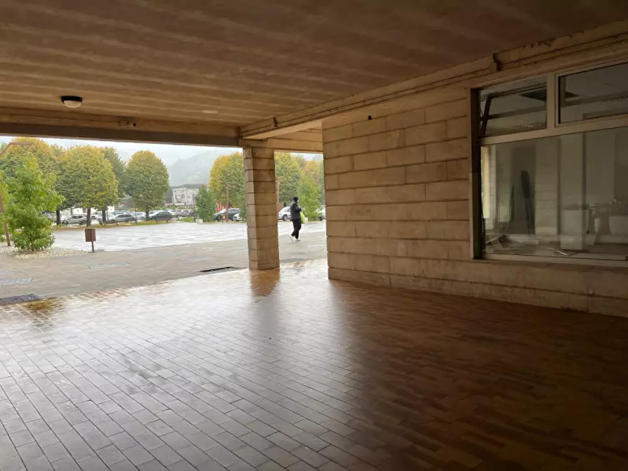 Immagine 13 di Negozio in vendita  in Piazza Del Mercato, 2 a Brendola