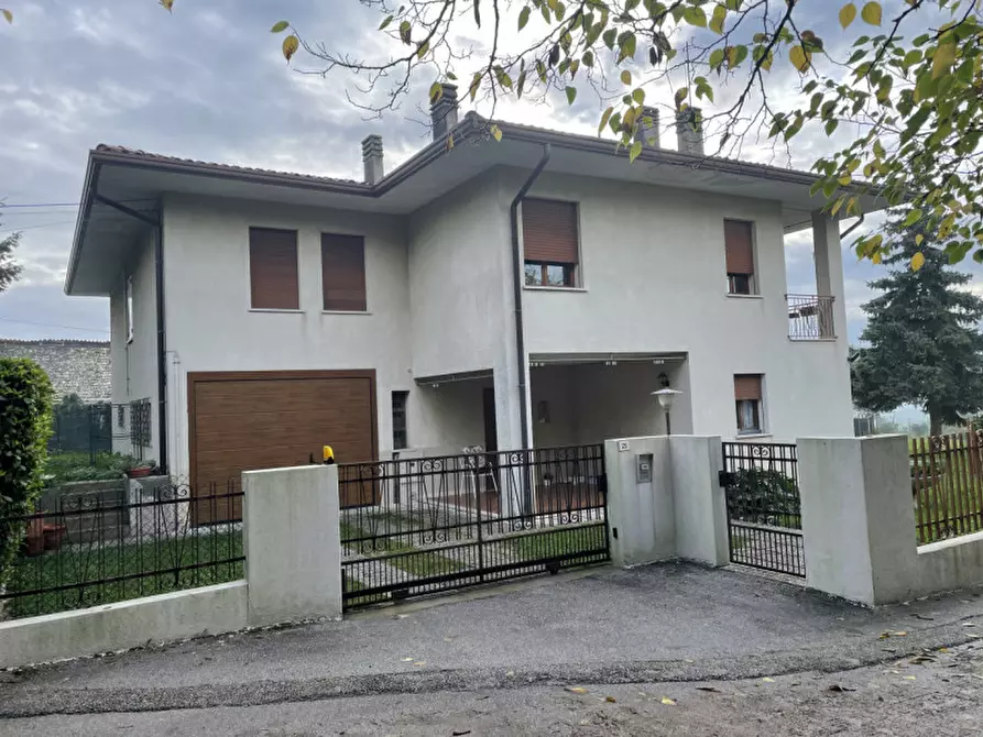 Immagine 1 di Casa indipendente in vendita  in VIA LUIGI CADORNA a Pieve Del Grappa