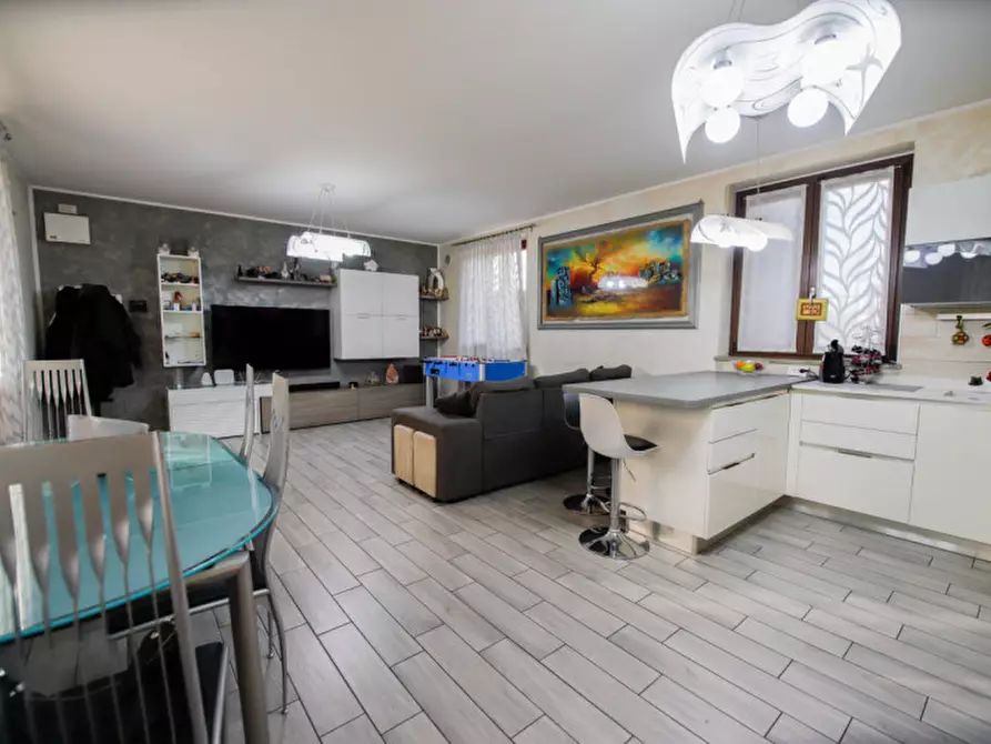 Immagine 7 di Villa in vendita  in Via como 20 a Settimo Torinese