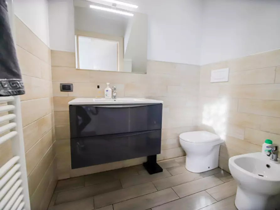 Immagine 10 di Villa in vendita  in Via como 20 a Settimo Torinese