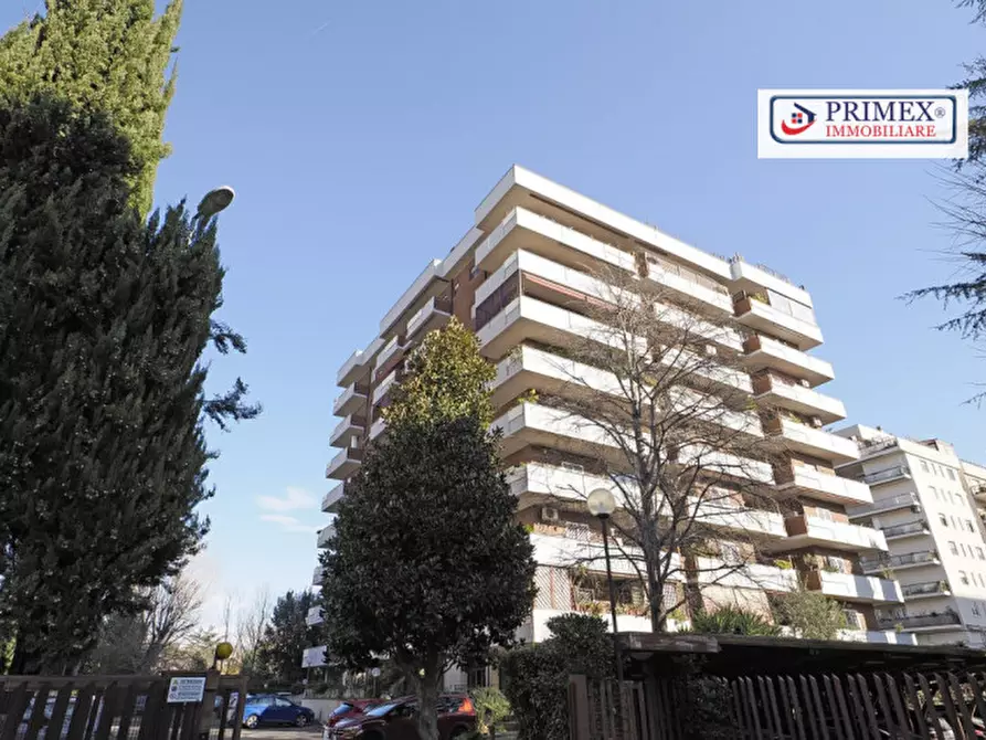 Immagine 1 di Appartamento in vendita  in via fosso del torrino a Roma