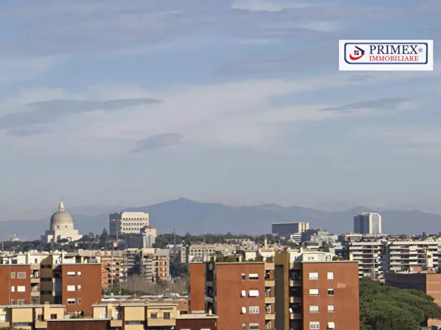 Immagine 2 di Appartamento in vendita  in via fosso del torrino a Roma