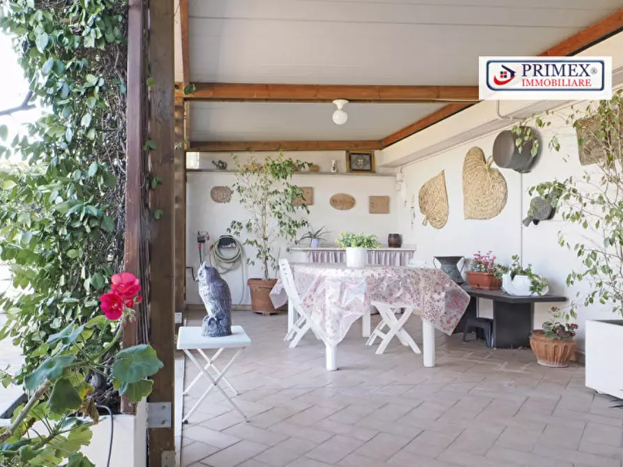 Immagine 3 di Appartamento in vendita  in via fosso del torrino a Roma