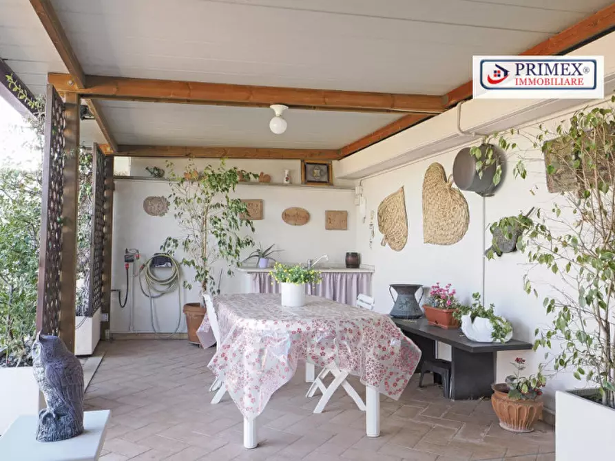 Immagine 4 di Appartamento in vendita  in via fosso del torrino a Roma