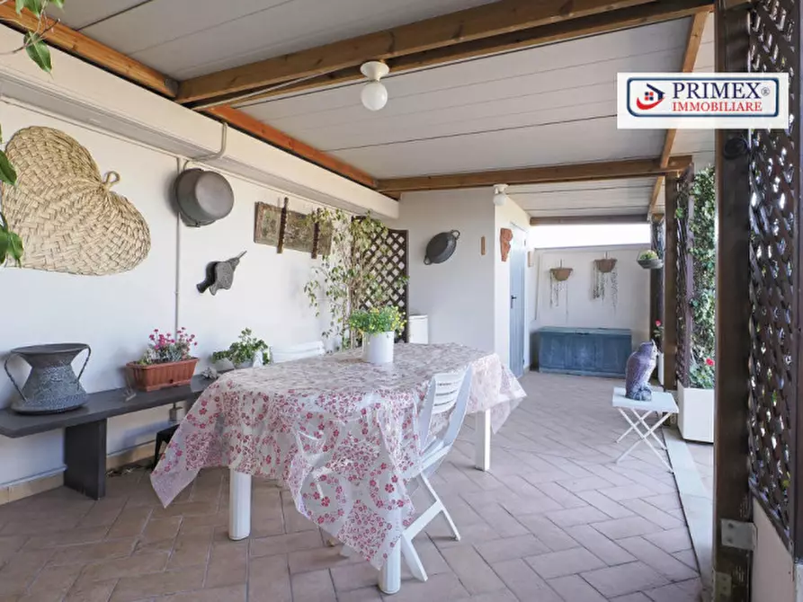 Immagine 5 di Appartamento in vendita  in via fosso del torrino a Roma