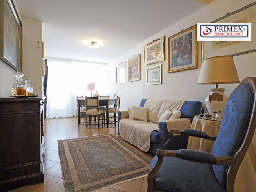 Immagine 6 di Appartamento in vendita  in via fosso del torrino a Roma