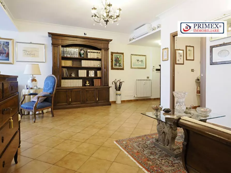 Immagine 8 di Appartamento in vendita  in via fosso del torrino a Roma