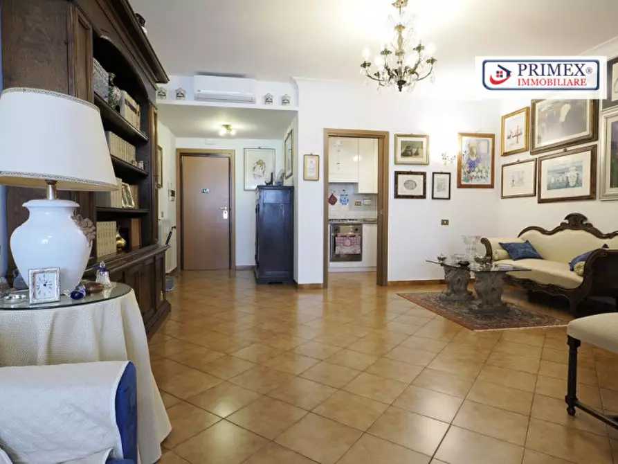 Immagine 13 di Appartamento in vendita  in via fosso del torrino a Roma