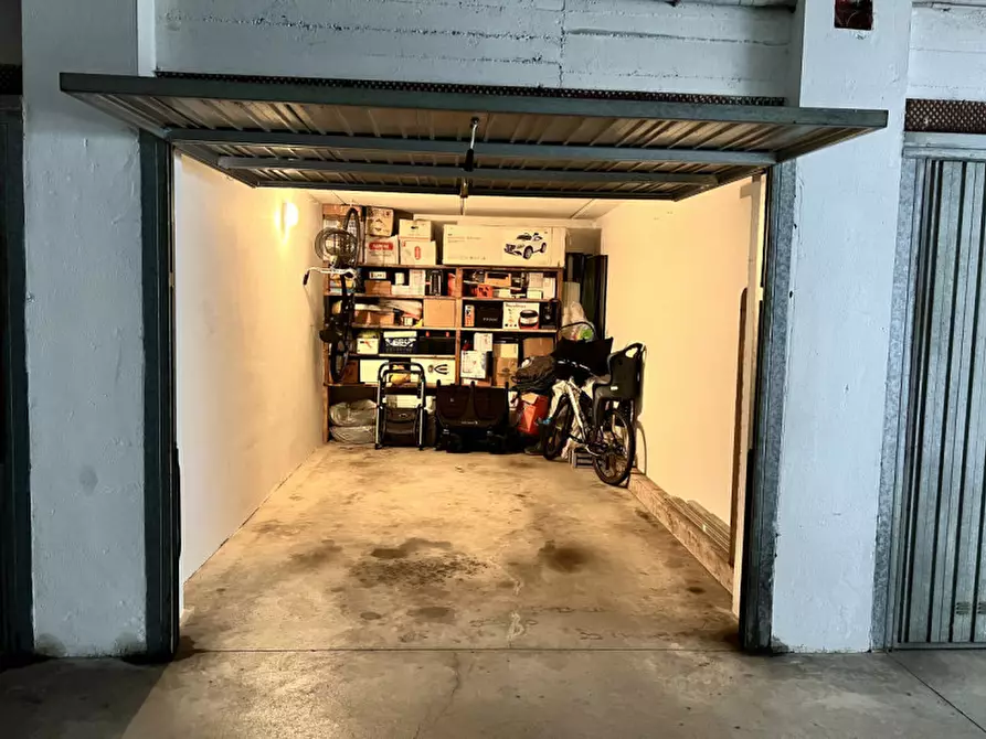 Immagine 1 di Garage in vendita  in Via Asiago a San Martino Buon Albergo