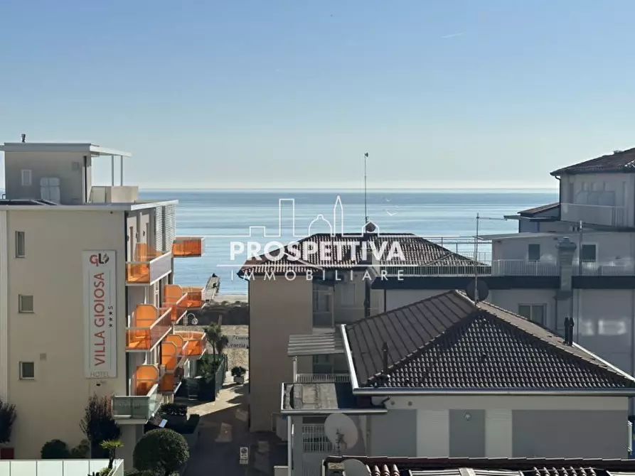 Immagine 32 di Appartamento in vendita  in piazza G. Carducci a Jesolo