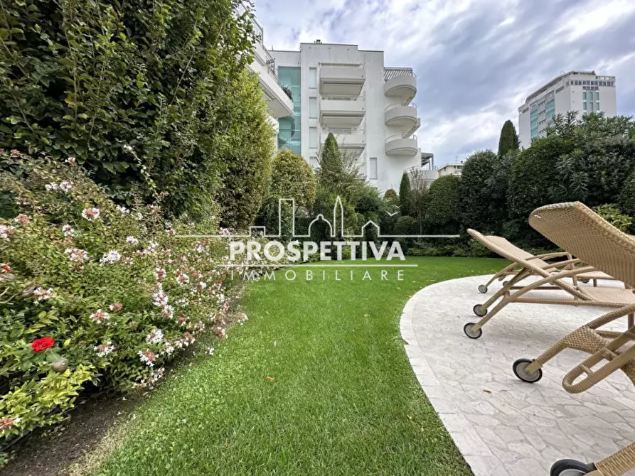 Immagine 35 di Appartamento in vendita  in piazza G. Carducci a Jesolo